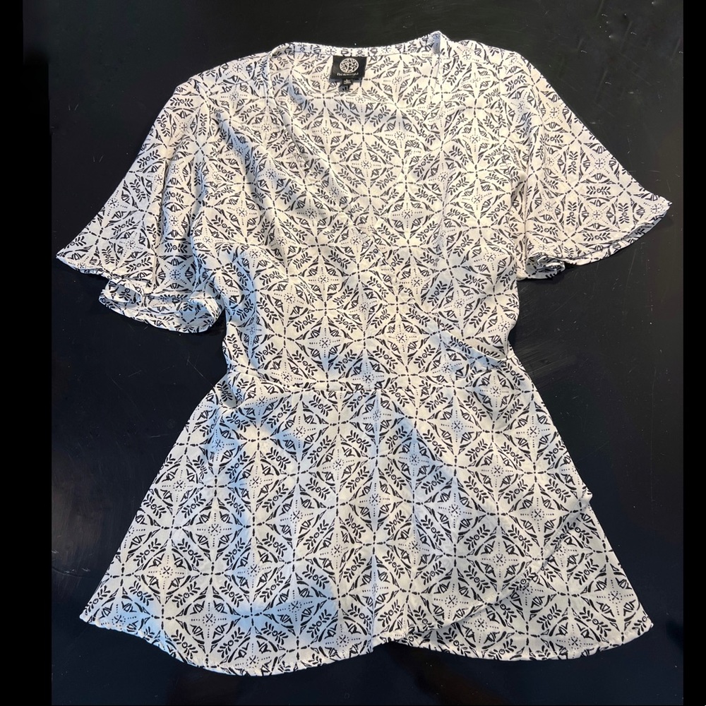 Bobeau Faux Wrap V Neck Blouse EUC